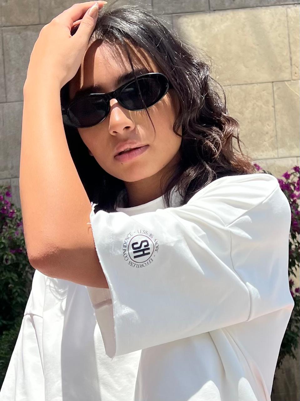 Basic white shirt with SHOSH logo