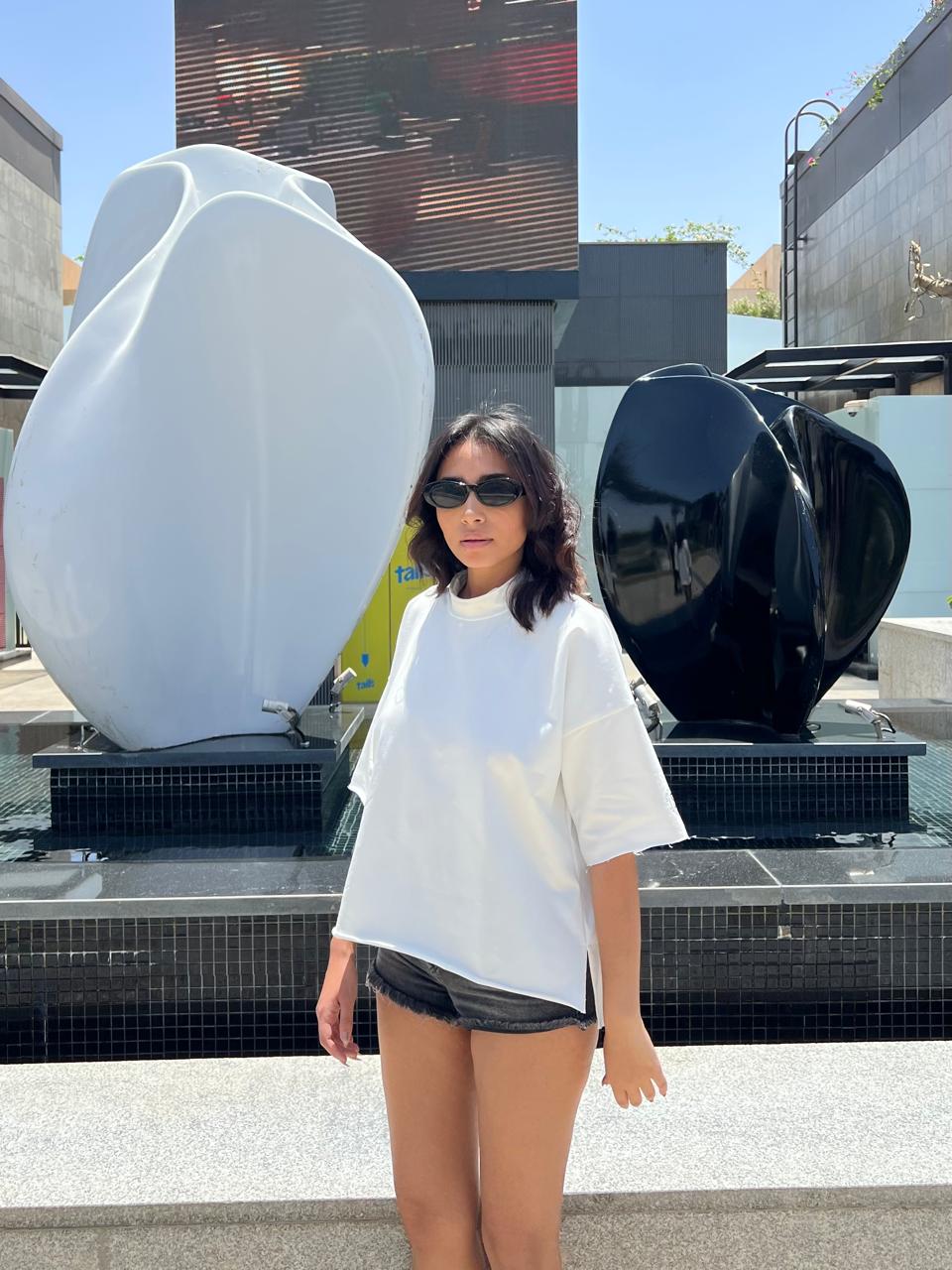 Basic white shirt with SHOSH logo