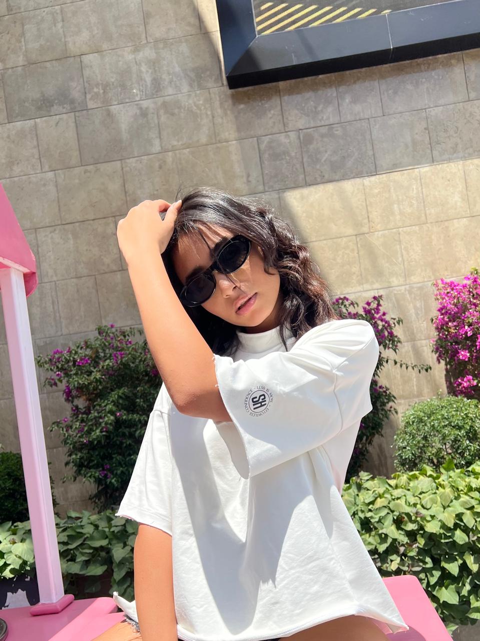 Basic white shirt with SHOSH logo