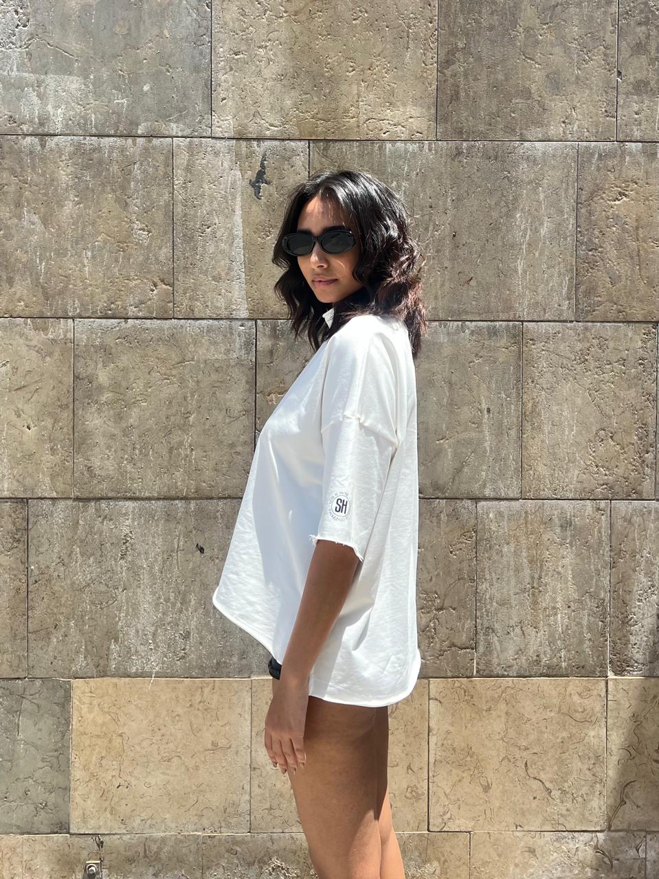 Basic white shirt with SHOSH logo