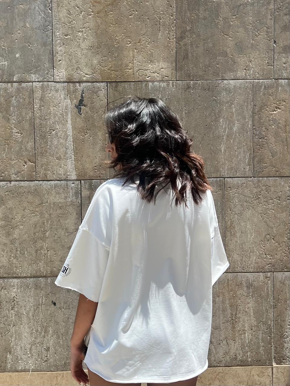 Basic white shirt with SHOSH logo